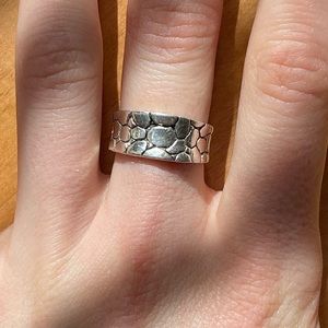 STERLING SILVER PEBBLE RING SIZE 6